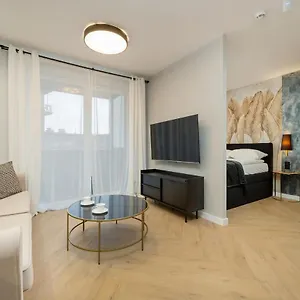 Apartament Black And Beige With Balcony And Parking In By Renters, Wrocław